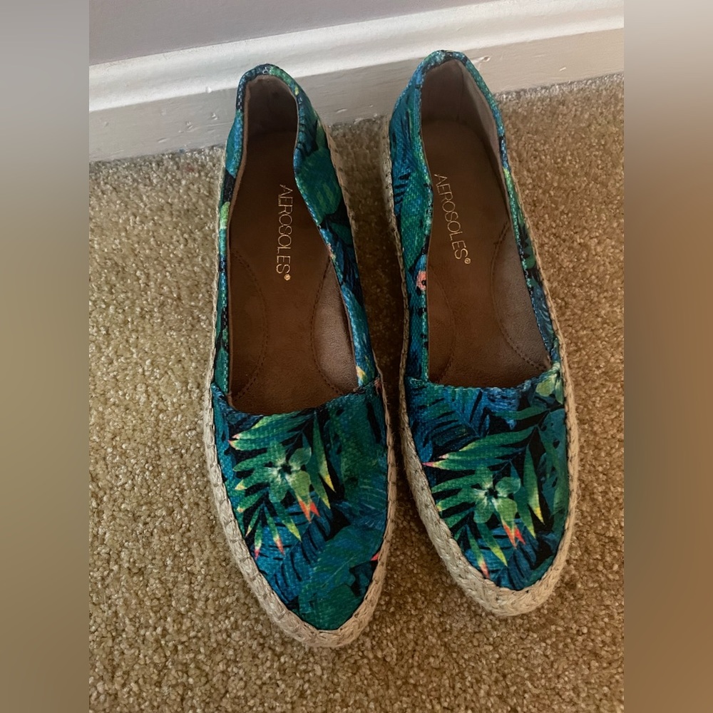 NWOT - Tropical slip ons